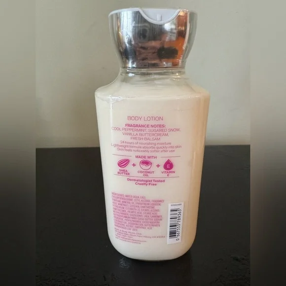 The Crème Shop Disney Makeup Bag w/ B&BW Body Lotion NWT - Picture 9 of 10